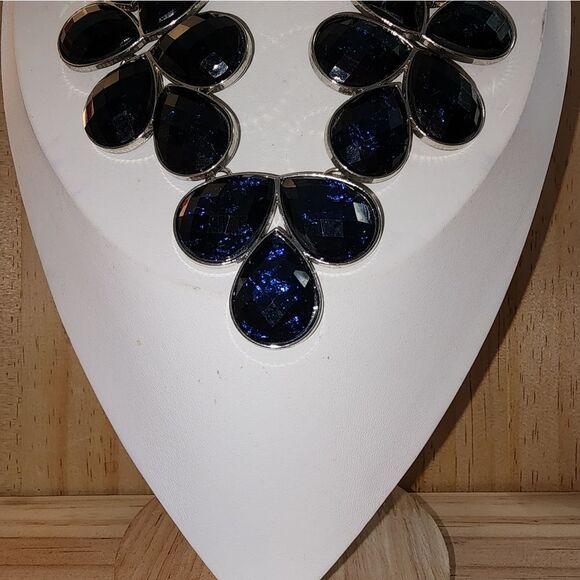 Vintage Elegant Blue and Silver Statement Necklace EUC - Picture 3 of 5